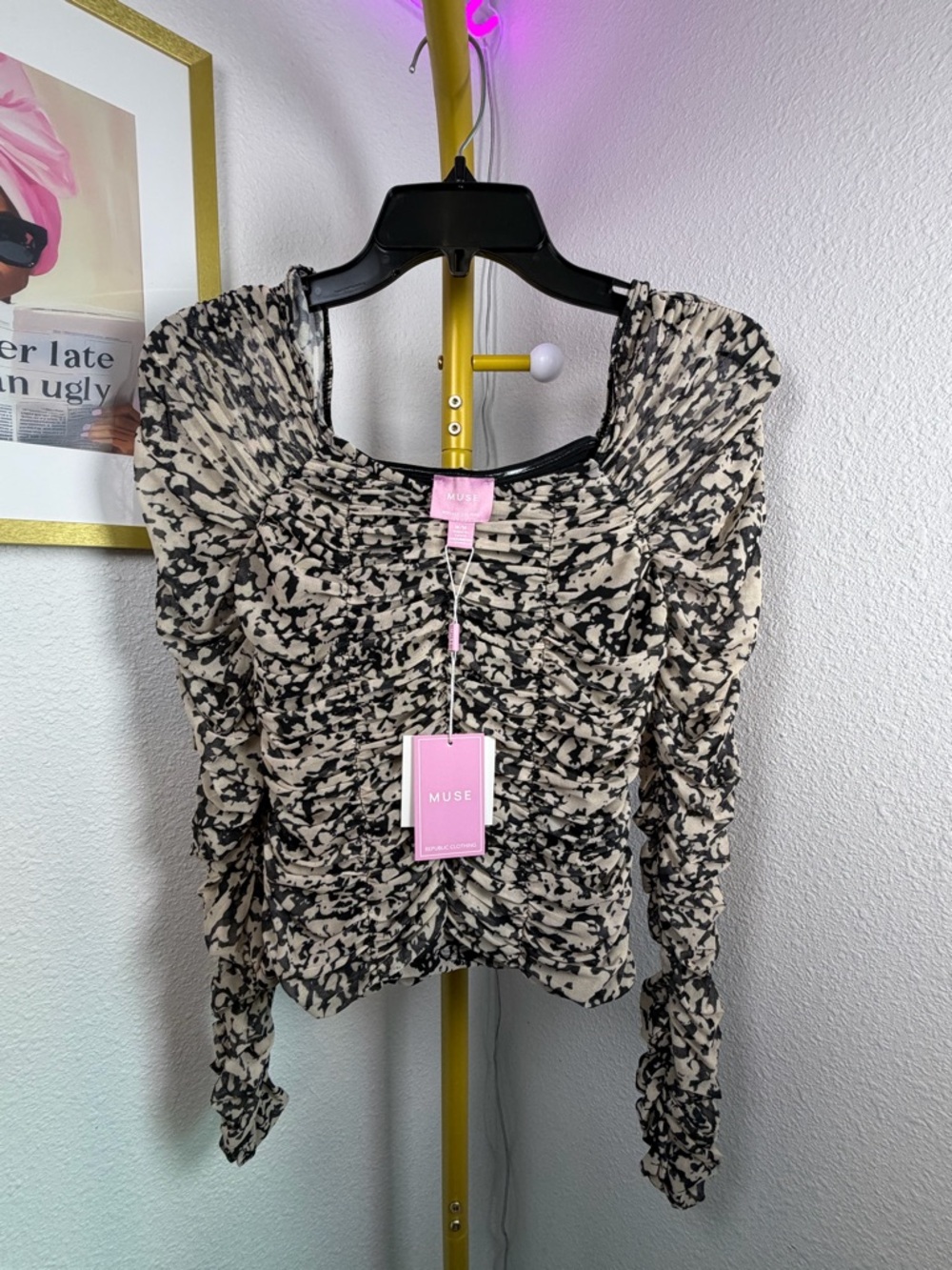 Muse Black & Cream Abstract Ruched Long Sleeve Top NWT $58 - Size Medium